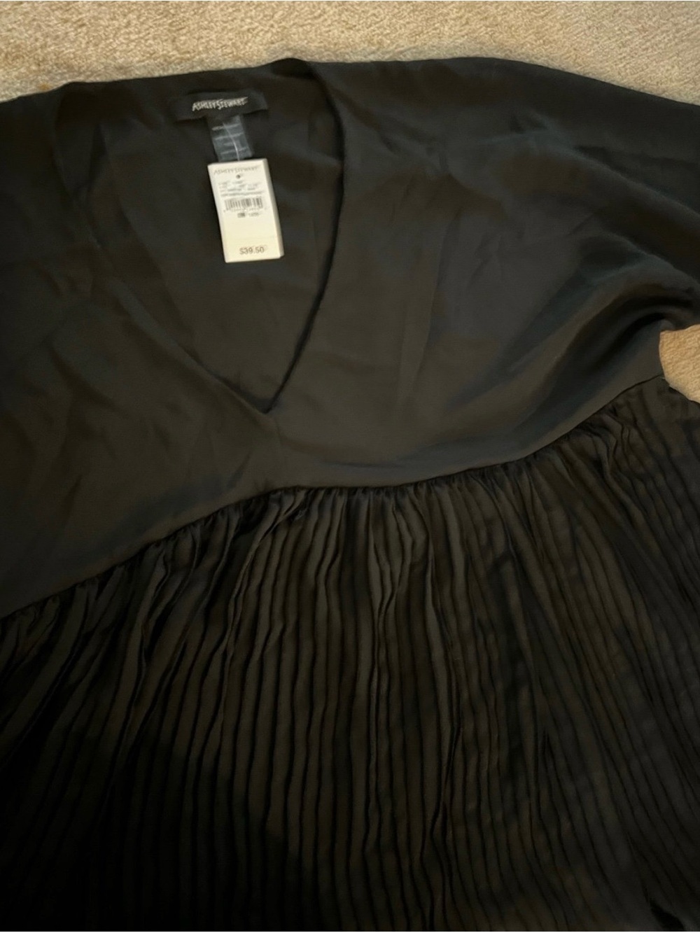 top Ashley Stewart Plus Size V Neck Top NWT